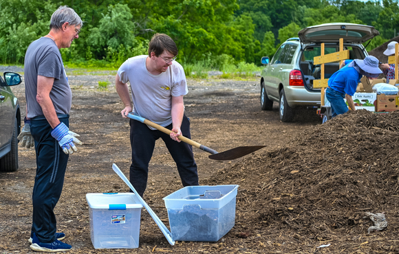 residents shoveling hocogro mulch