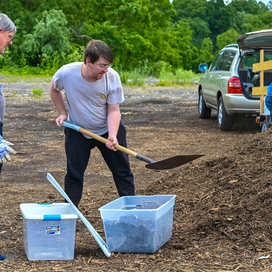residents shoveling hocogro mulch